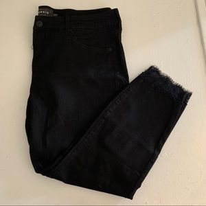 NWOT Torrid Lace Ankle Skinny Jeans